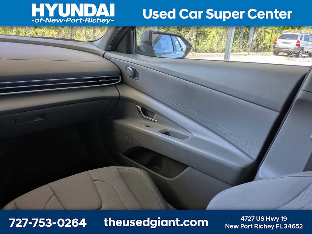 Used 2023 Hyundai Elantra SE image 16