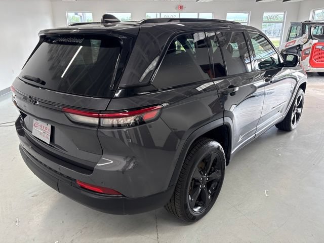 Used 2023 Jeep Grand Cherokee Altitude AWD/4WD image 12