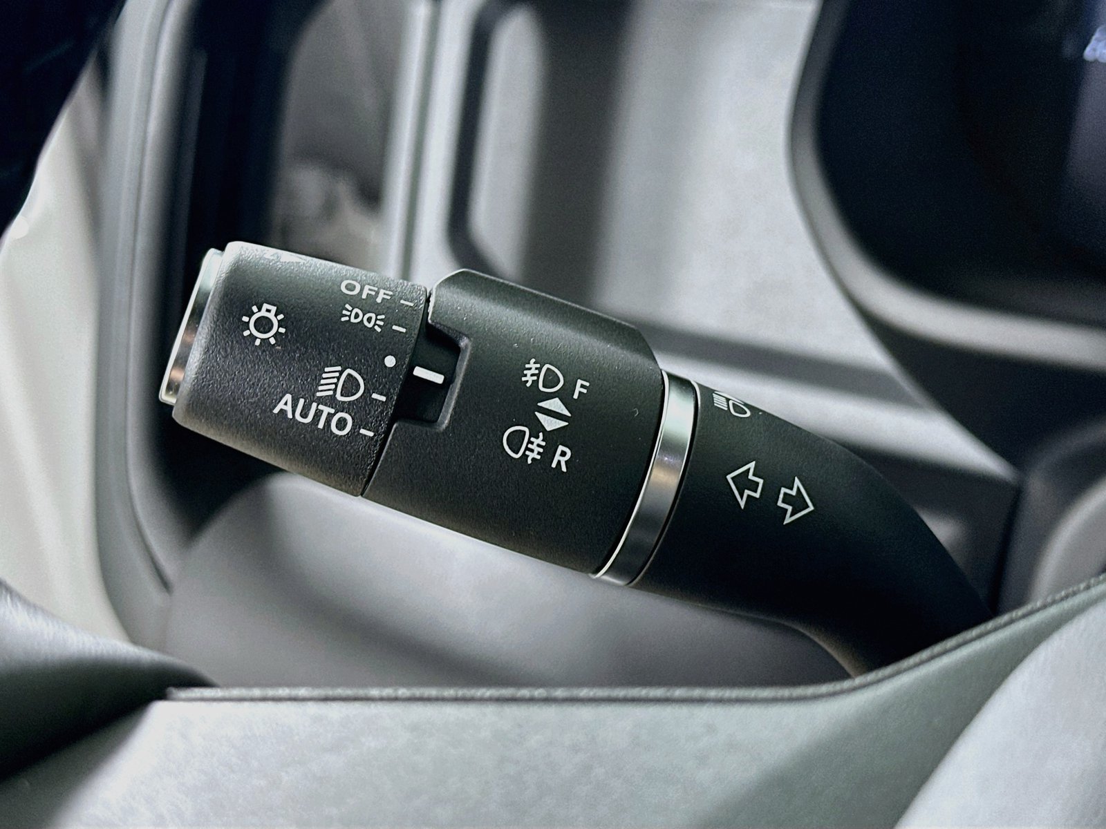 New 2026 Land Rover Defender 110 X-Dynamic SE AWD/4WD image 21