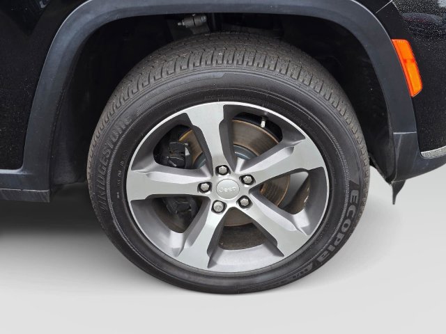 Used 2023 Jeep Grand Cherokee L Limited AWD/4WD image 9
