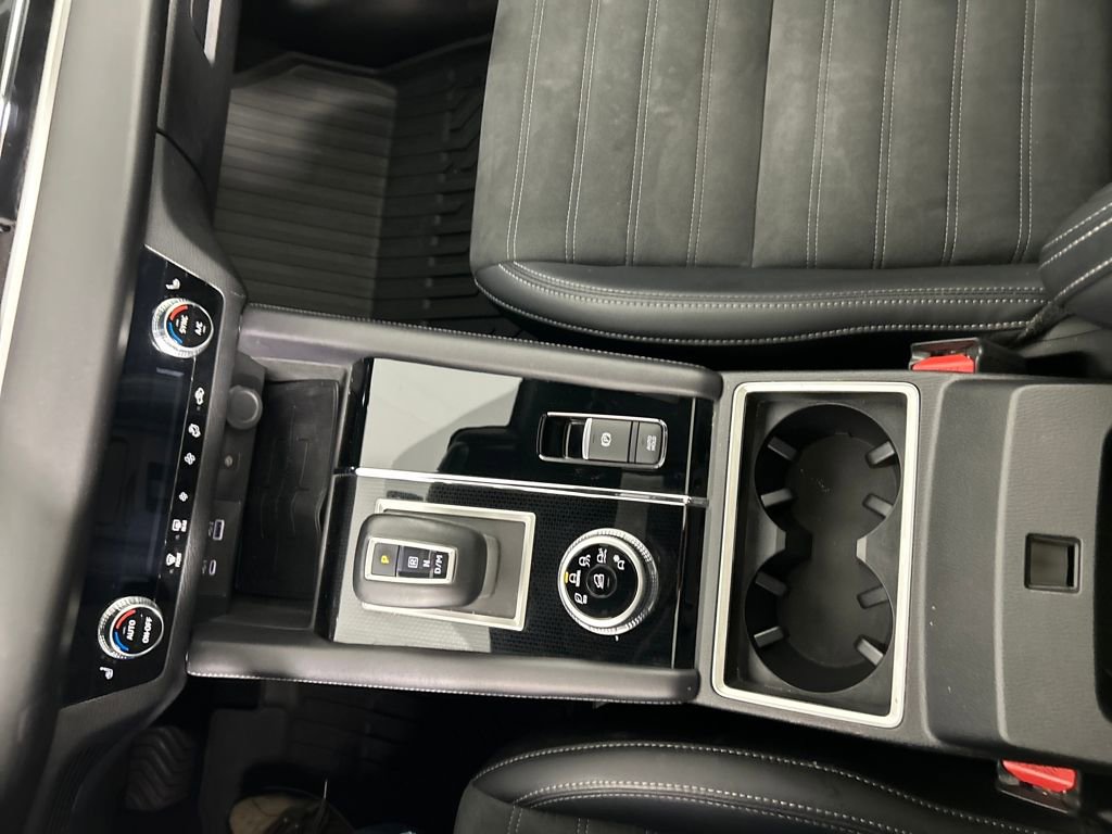 Used 2024 Mitsubishi Outlander SE Black Edition image 14