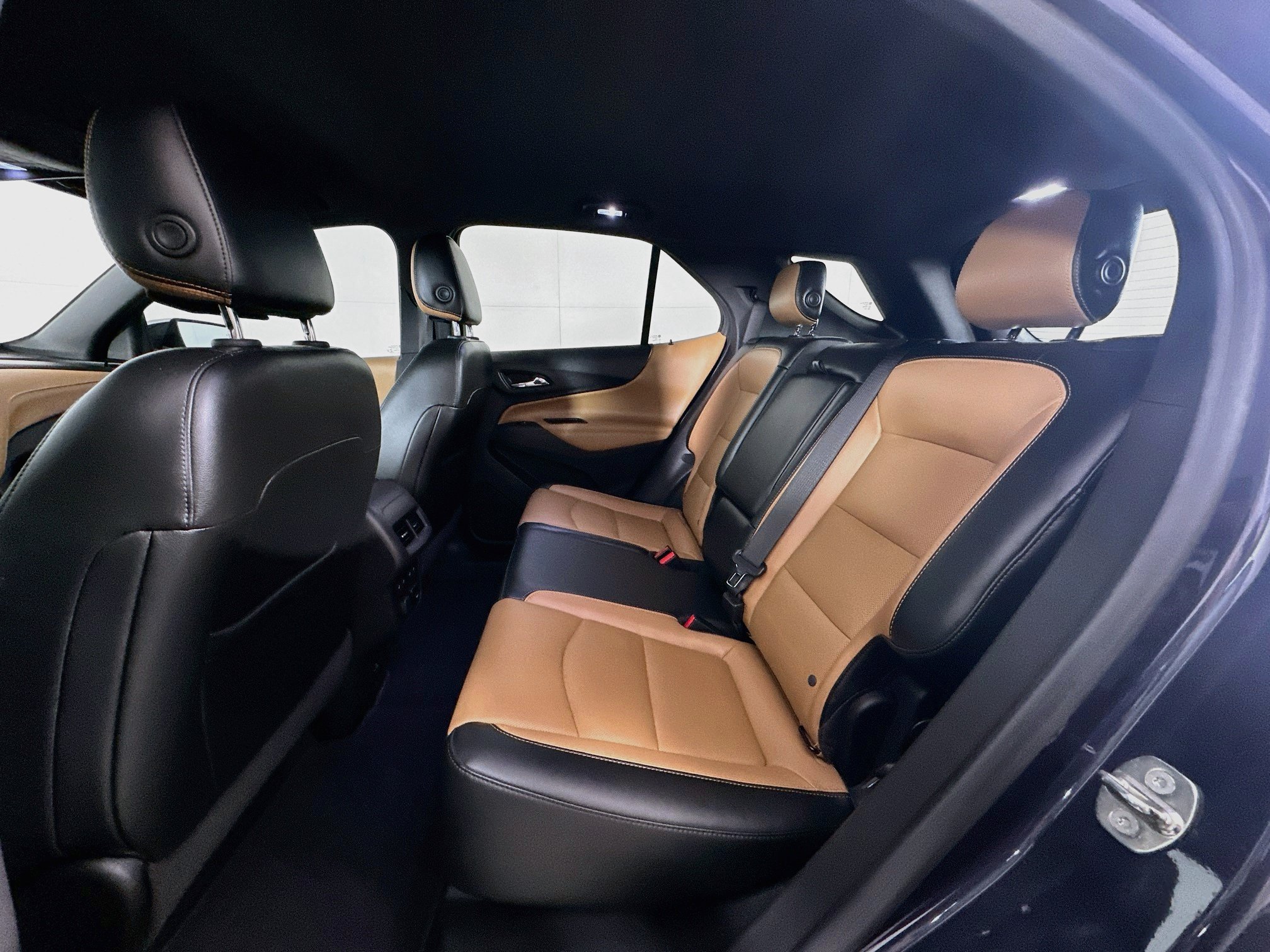 Used 2018 Chevrolet Equinox Premier w/ Infotainment II Package AWD/4WD image 28