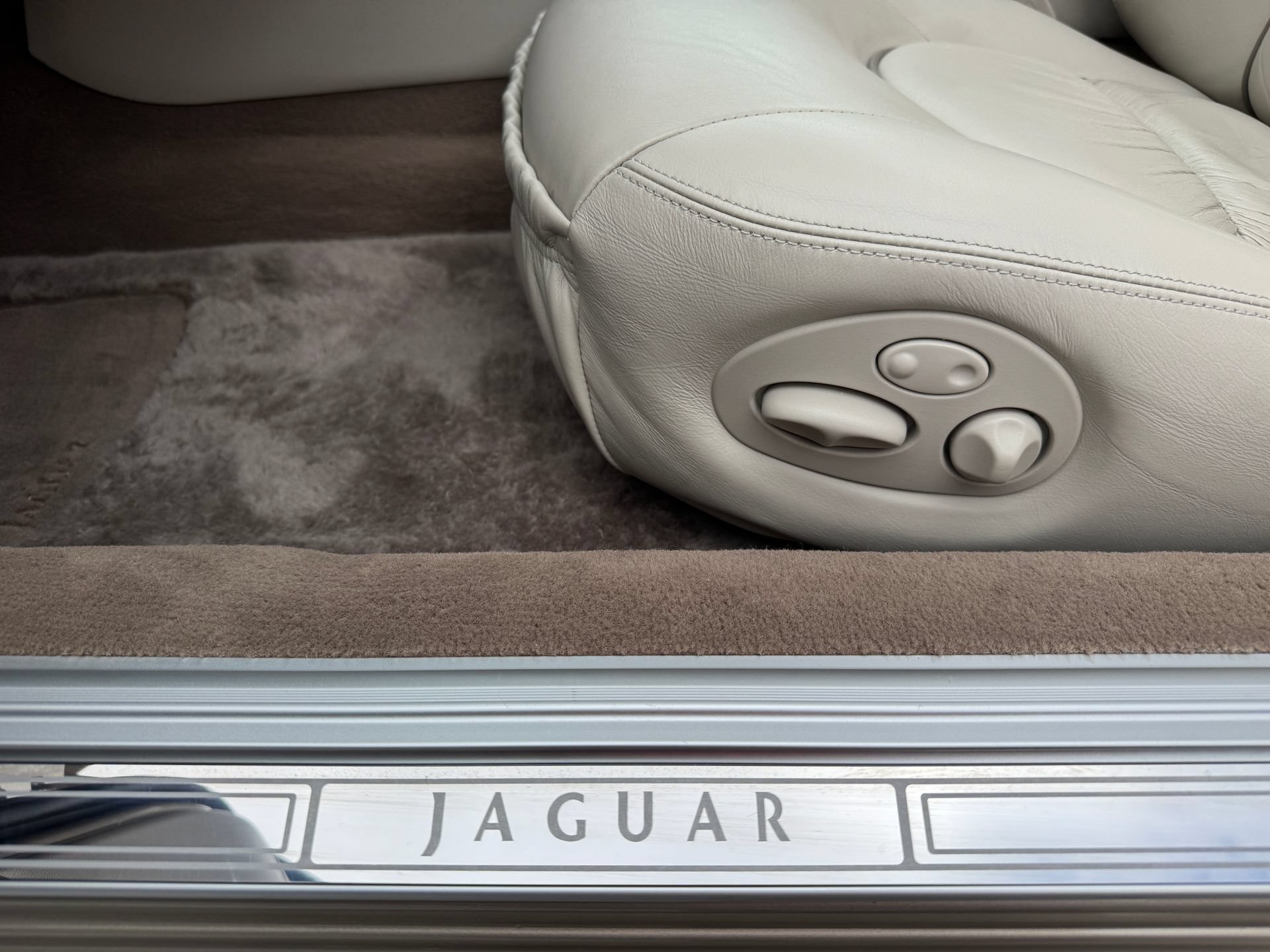 Used 2001 Jaguar XJ Supercharged RWD image 41