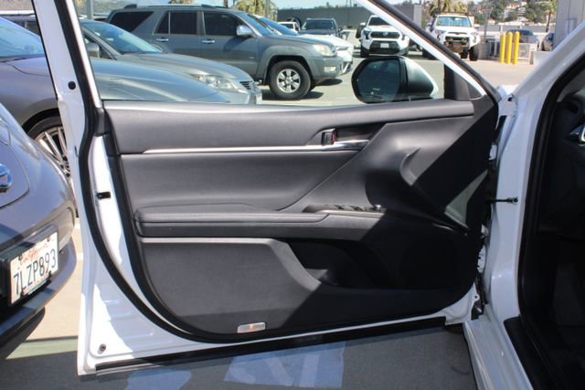 Used 2023 Toyota Camry XSE image 11