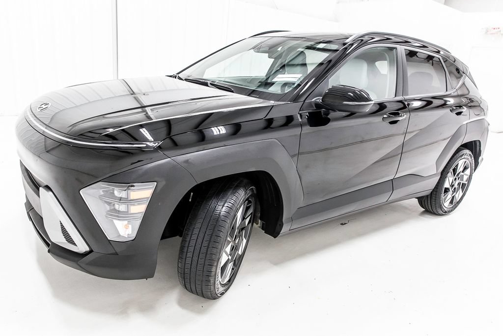Used 2024 Hyundai Kona SEL FWD image 2