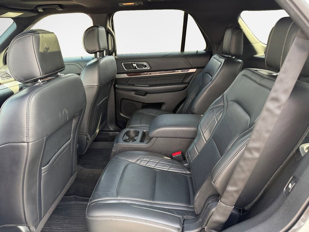Used 2017 Ford Explorer Platinum image 24