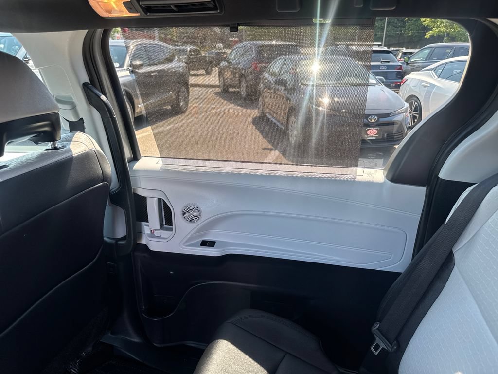 Used 2026 Toyota Sienna XSE AWD/4WD image 38