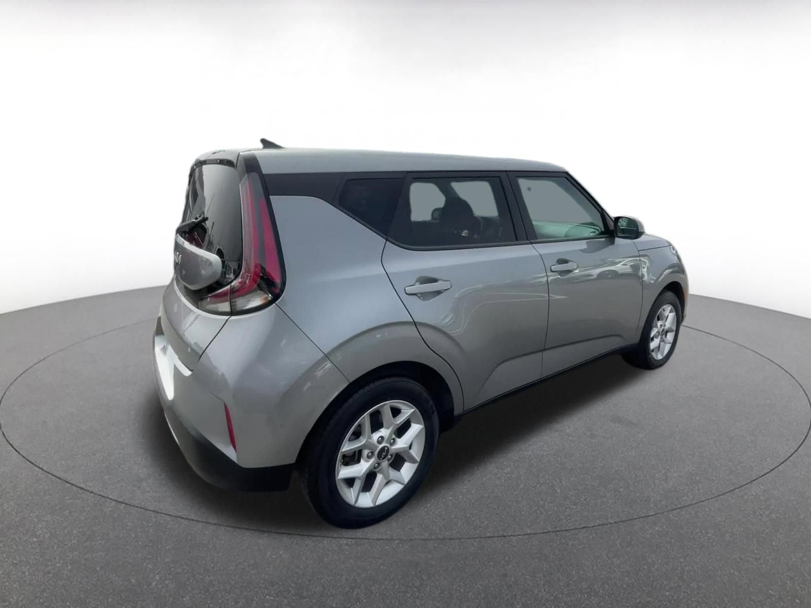 Used 2025 Kia Soul LX w/ LX Technology Package FWD image 15