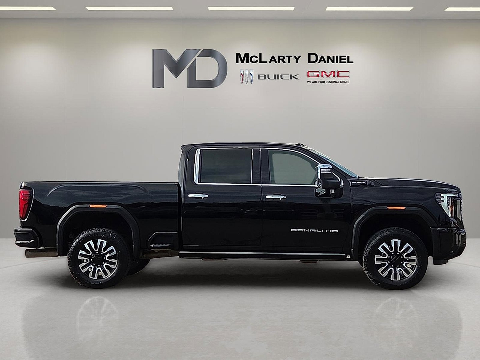 Used 2025 GMC Sierra 2500 Denali Ultimate w/ Max Trailering Package image 6