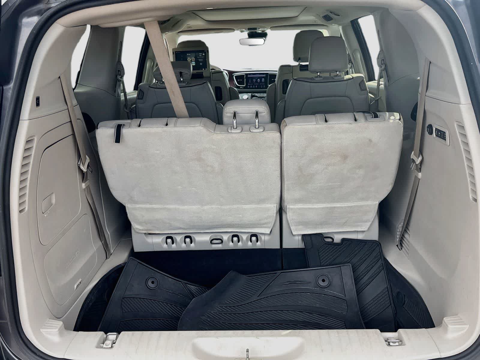 Used 2019 Chrysler Pacifica Limited w/ Tire & Wheel Group FWD image 27