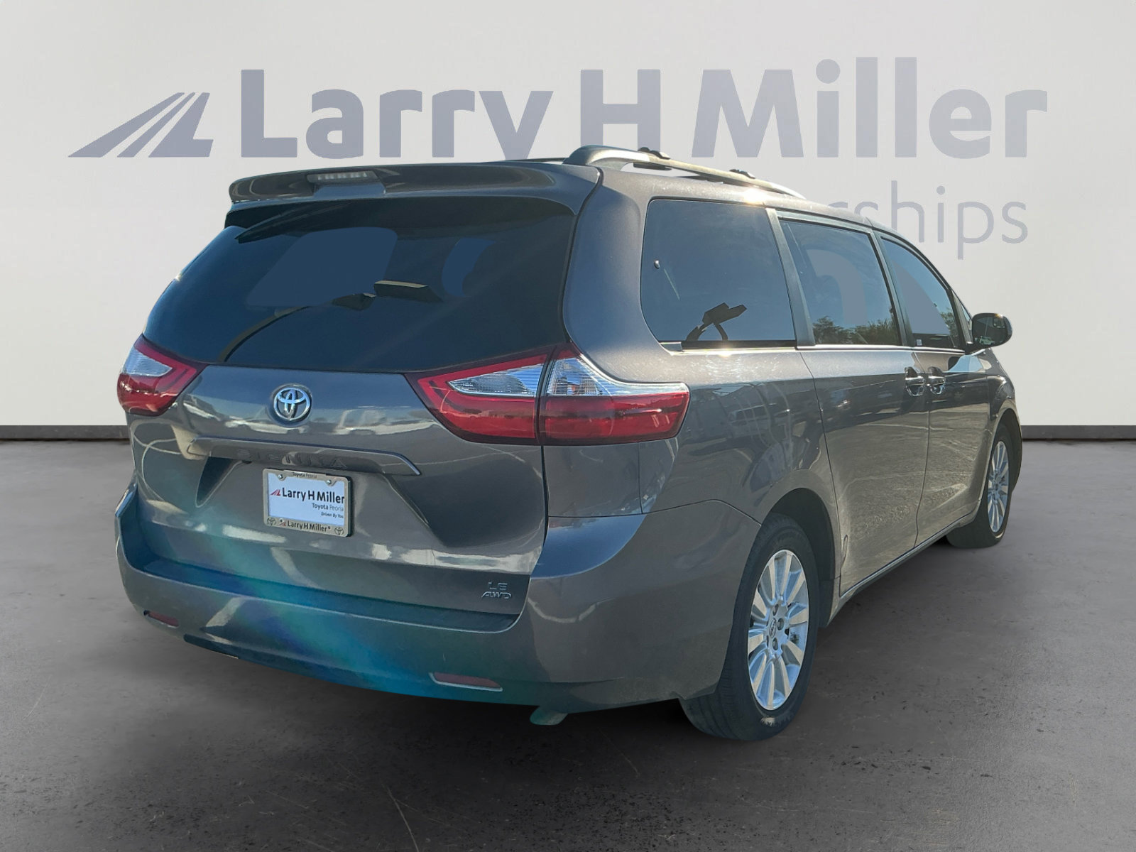 Used 2015 Toyota Sienna LE image 5