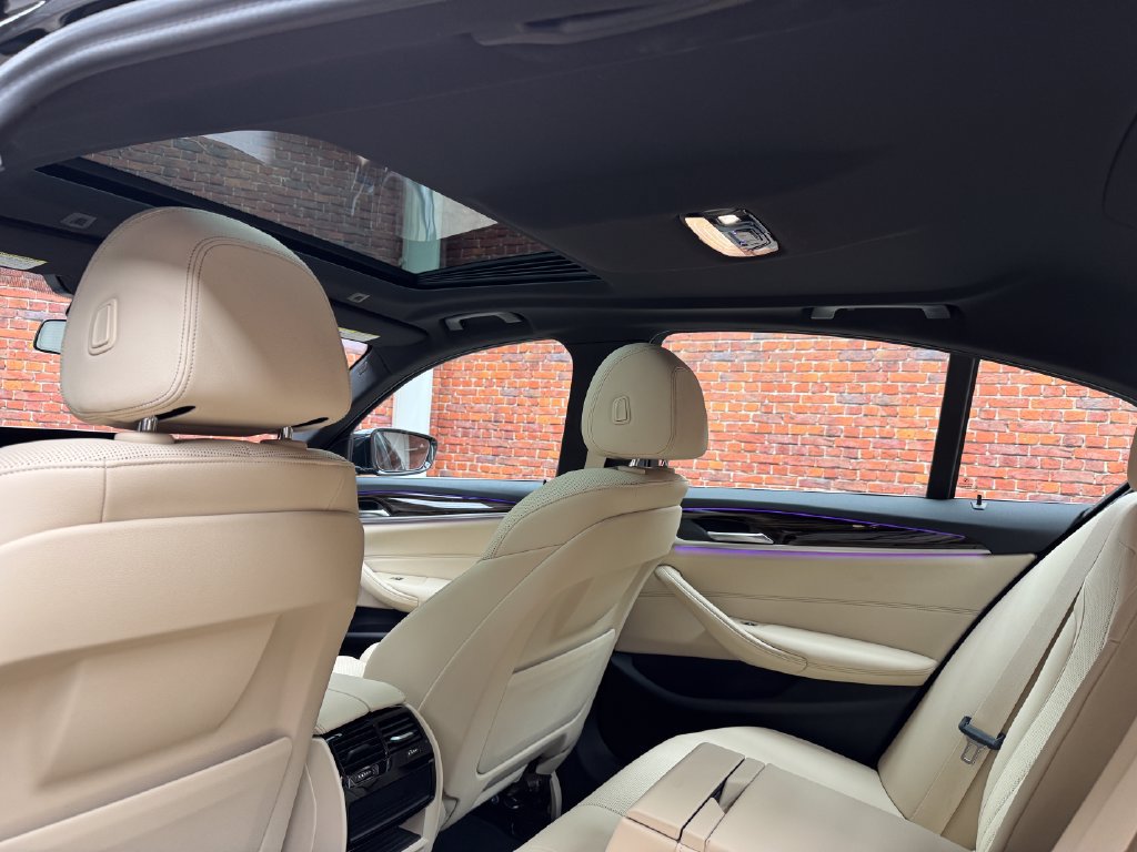 Certified 2023 BMW 530i xDrive w/ Convenience Package AWD/4WD image 3