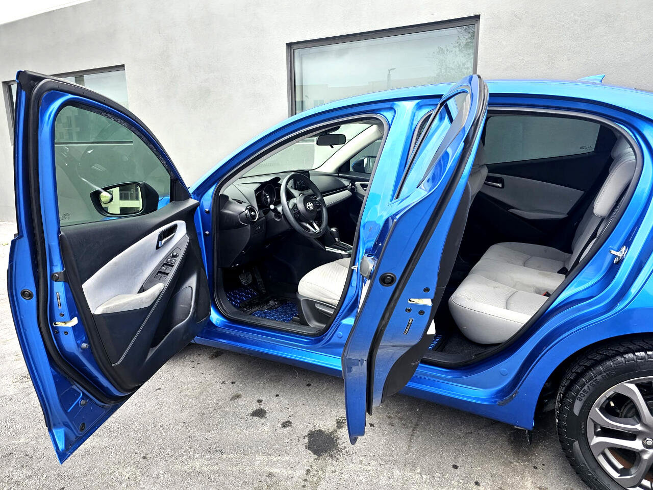 Used 2019 Toyota Yaris LE image 21