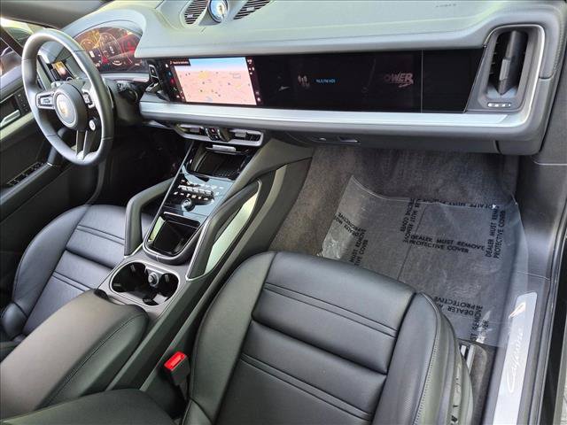 Used 2025 Porsche Cayenne AWD/4WD image 23