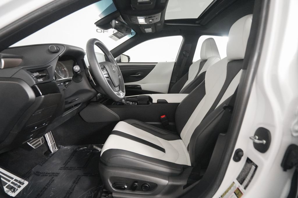 Certified 2022 Lexus ES 300h F Sport w/ Accessory Package image 9