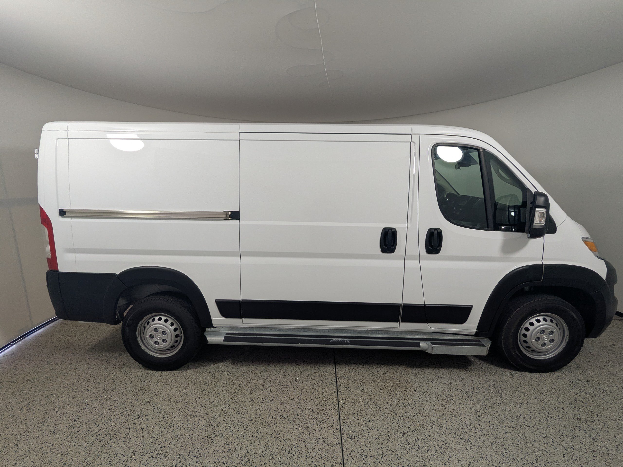 Used 2025 RAM ProMaster 2500 w/ U-Haul Equipment Group FWD image 8