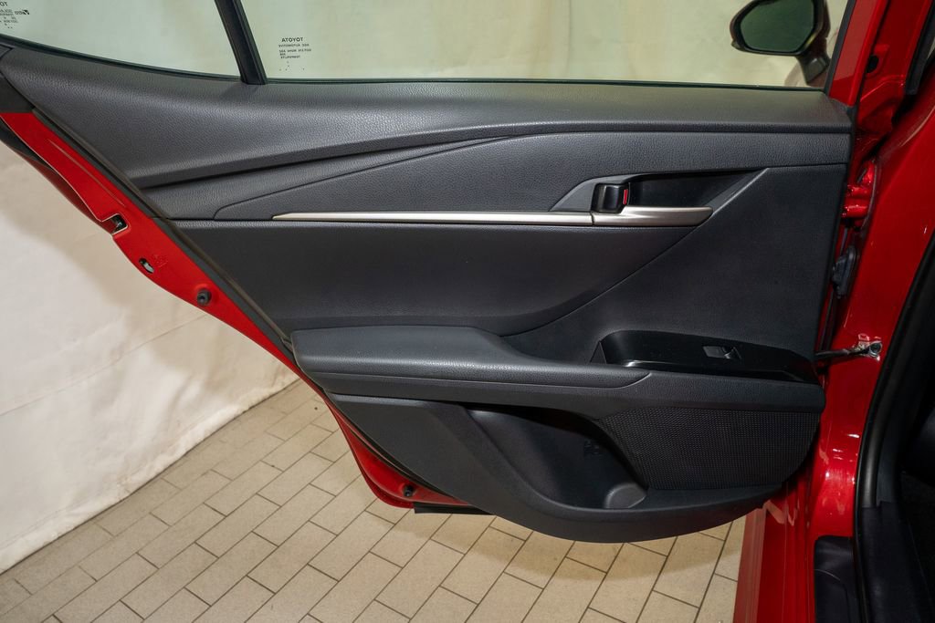 Certified 2025 Toyota Camry SE image 9