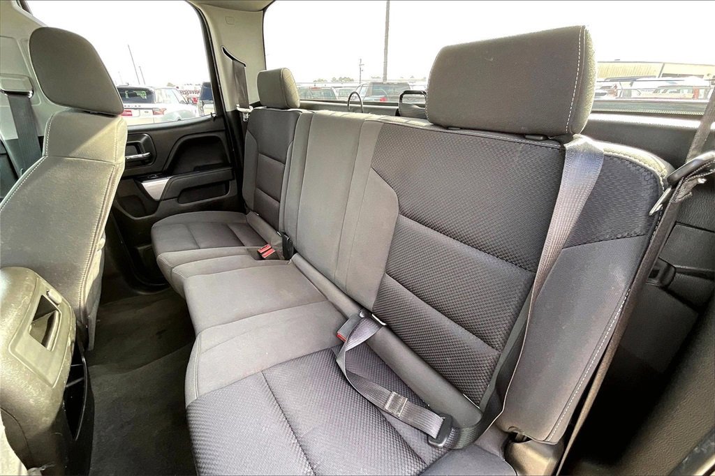 Used 2018 Chevrolet Silverado 1500 LT w/ Redline Edition image 19