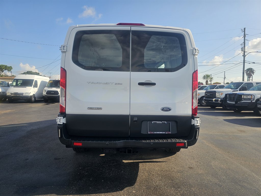 Used 2016 Ford Transit 250 130 Low Roof RWD image 5