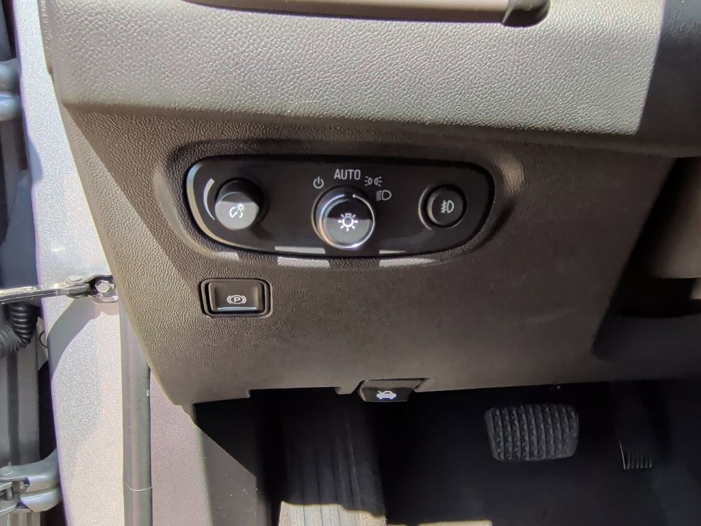 Used 2023 GMC Terrain AT4 image 15