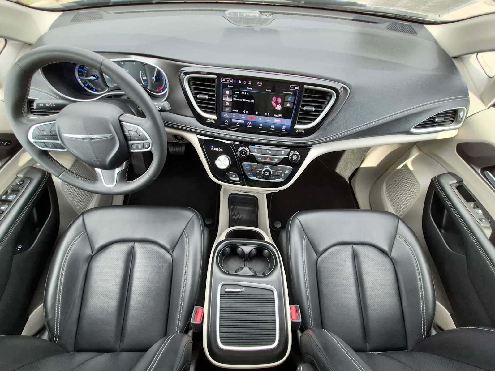 Used 2023 Chrysler Pacifica Touring-L FWD image 14