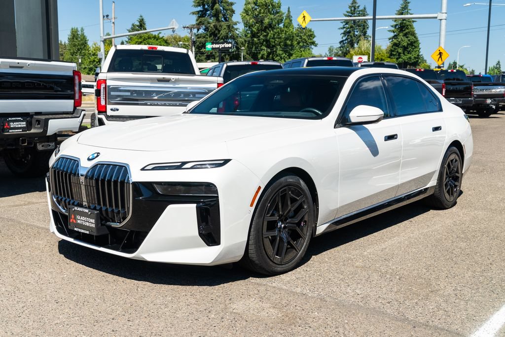 Used 2025 BMW 740i xDrive w/ Premium Package AWD/4WD image 3