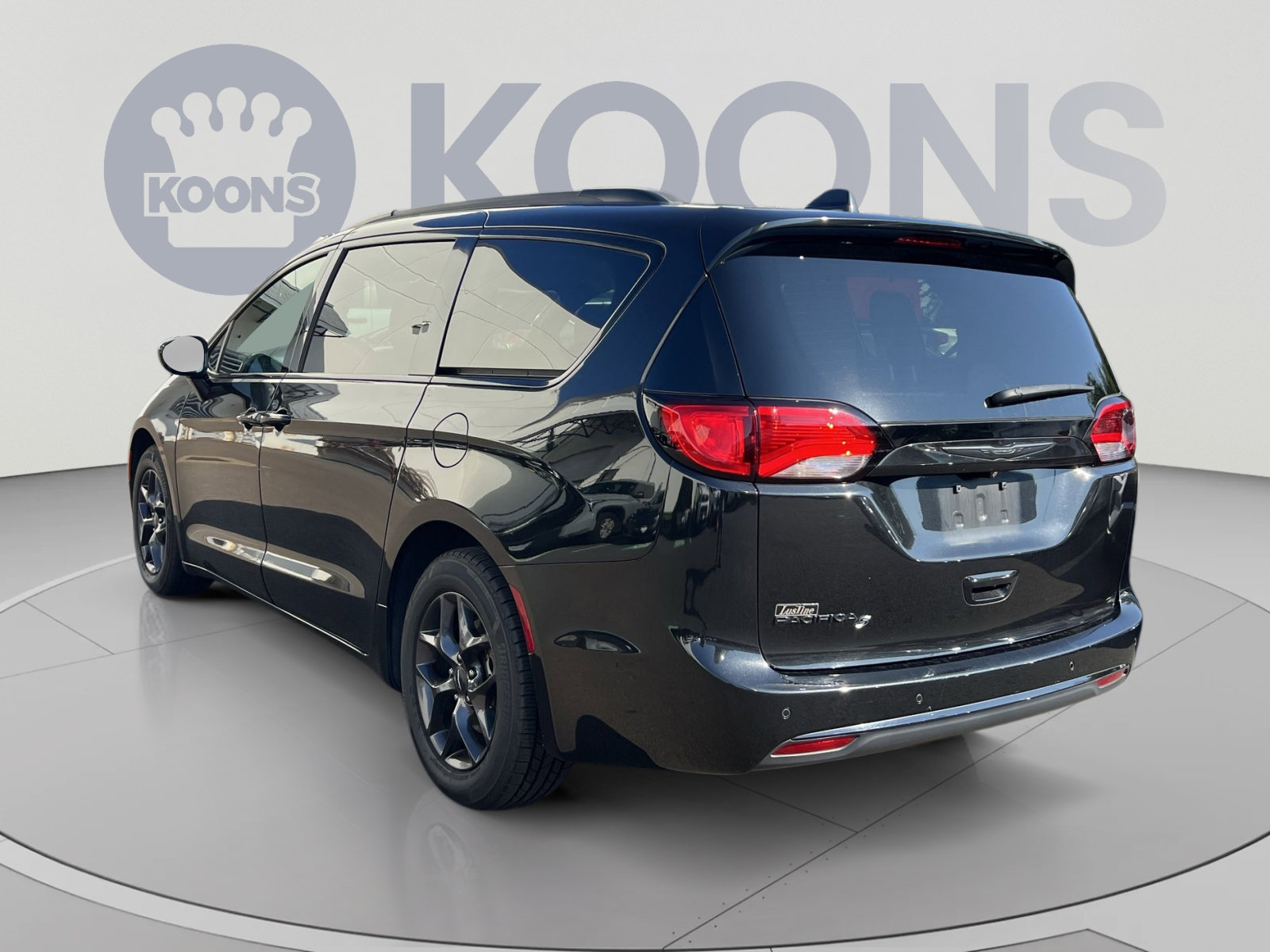Used 2020 Chrysler Pacifica Touring-L Plus FWD image 4