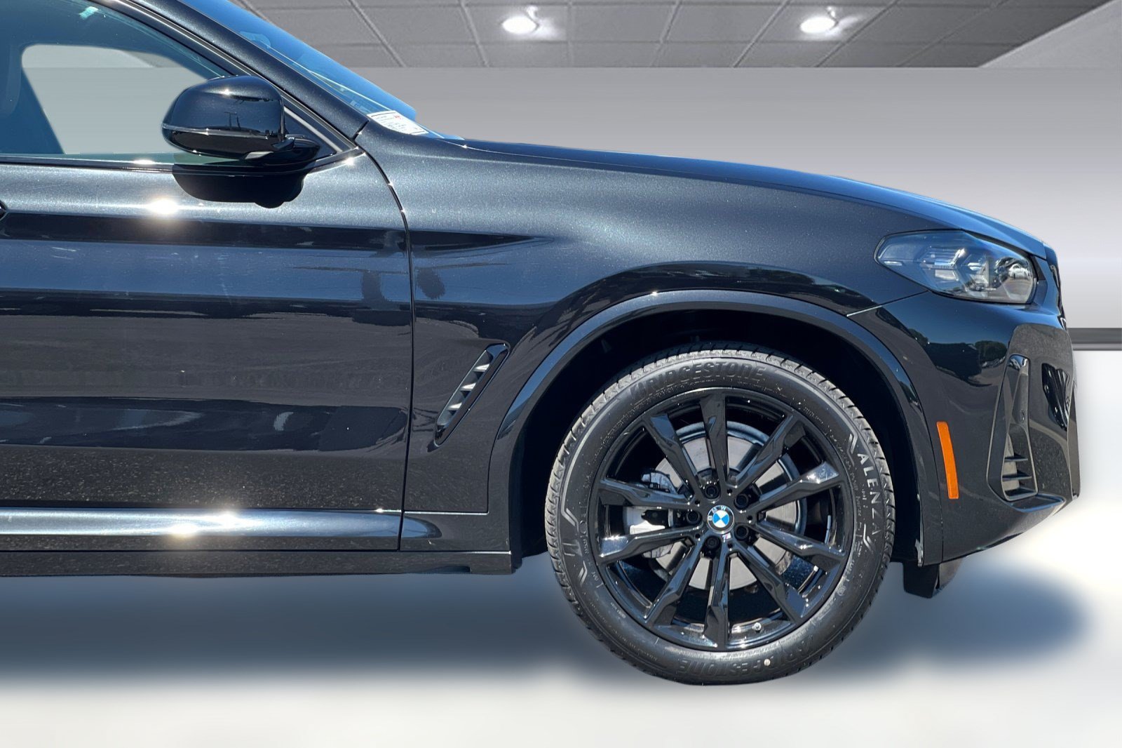 Used 2023 BMW X4 xDrive30i w/ M Sport Package AWD/4WD image 35