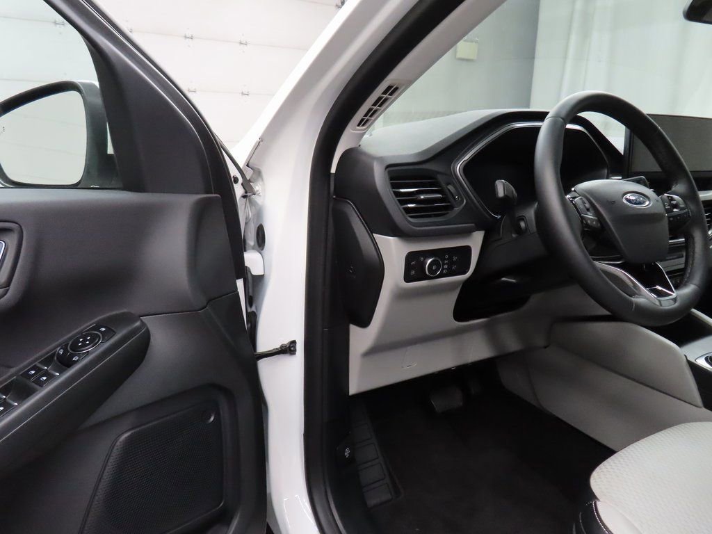 Used 2023 Ford Escape SE image 46