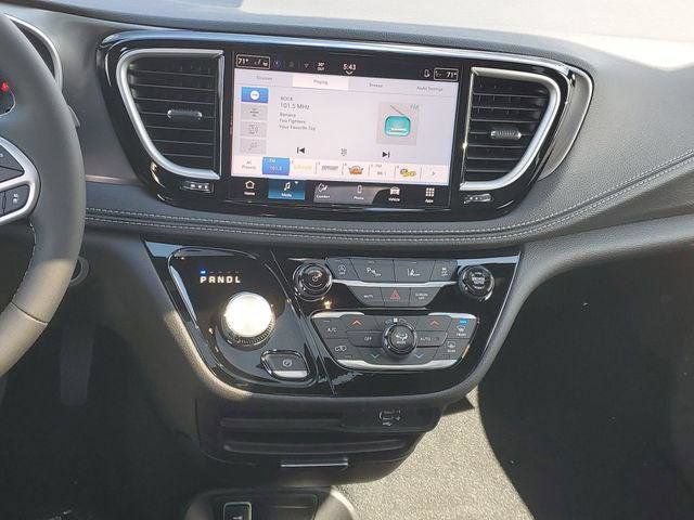 New 2026 Chrysler Pacifica Select FWD image 15