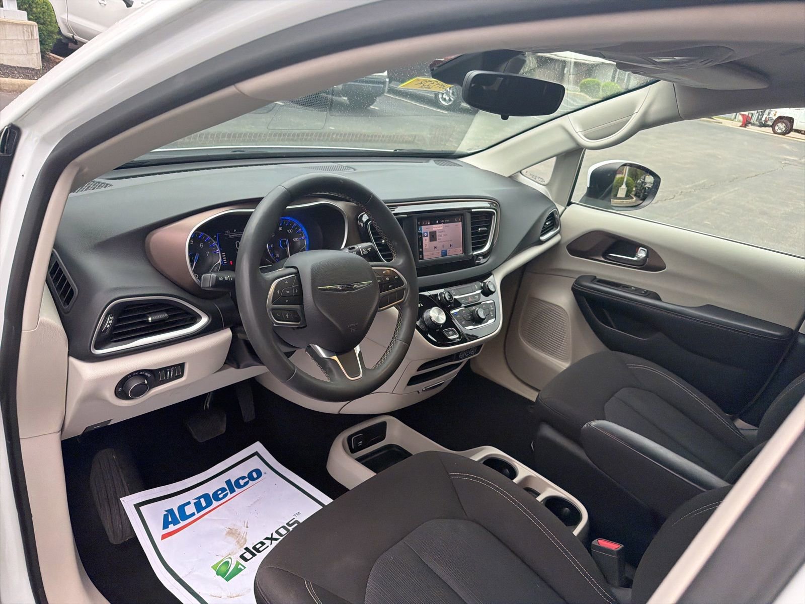 Used 2023 Chrysler Voyager LX FWD image 10