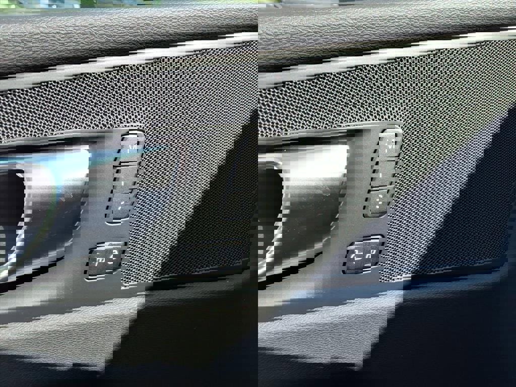 New 2026 Volvo XC60 B5 Plus w/ Protection Package Premier image 16