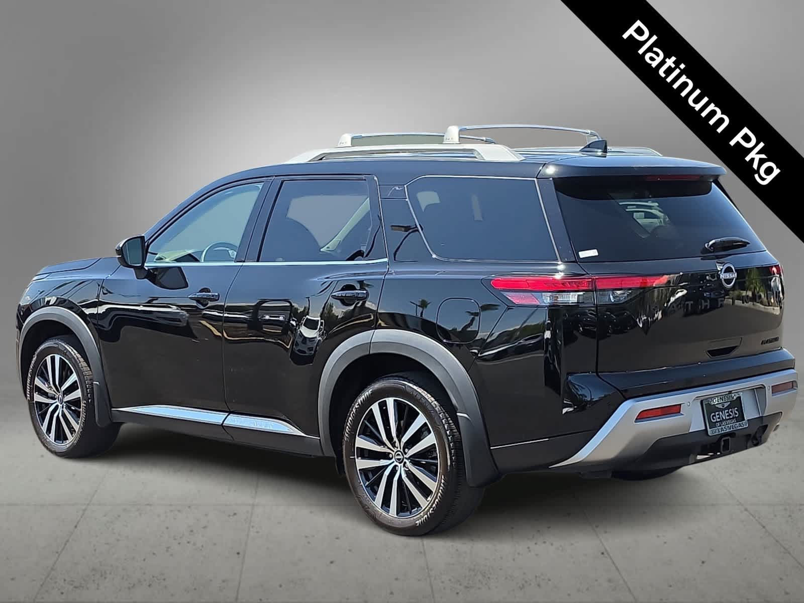 Used 2025 Nissan Pathfinder Platinum w/ Black Appearance Package FWD image 6
