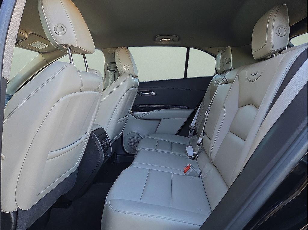 Used 2023 Cadillac XT4 Premium Luxury image 17