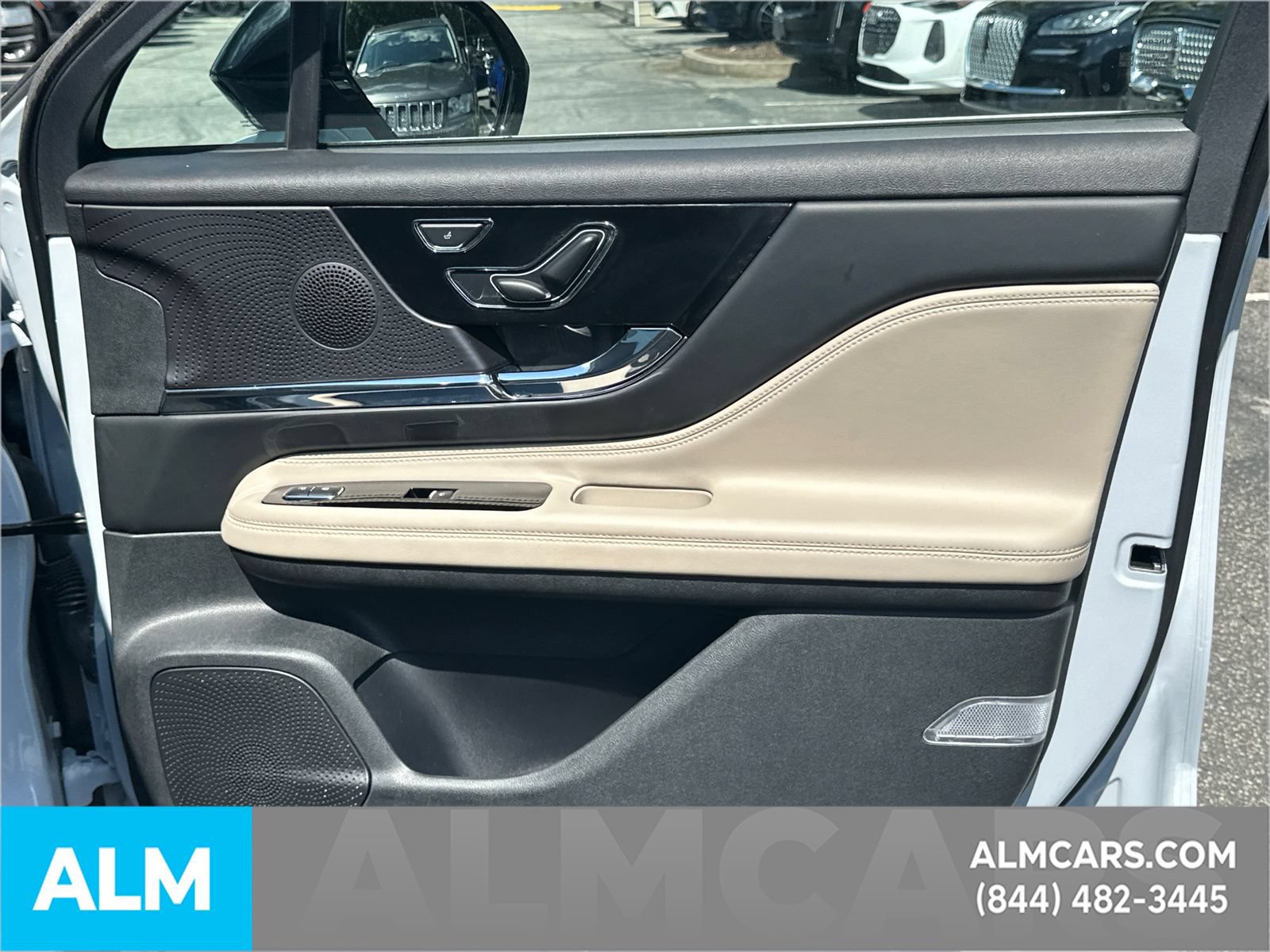 Used 2025 Lincoln Corsair Grand Touring AWD/4WD image 16