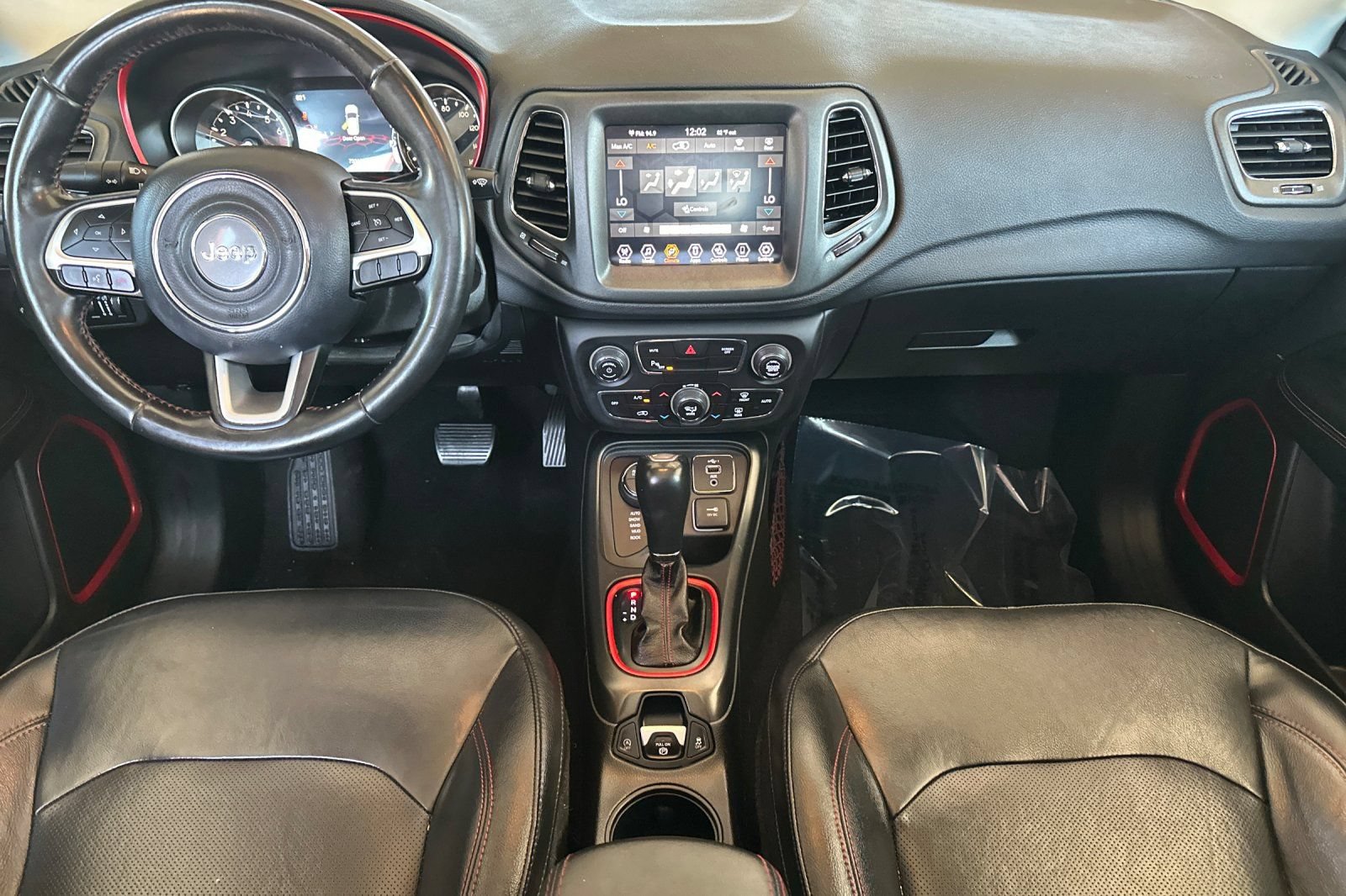 Used 2019 Jeep Compass Trailhawk w/ Leather Interior Group AWD/4WD image 14