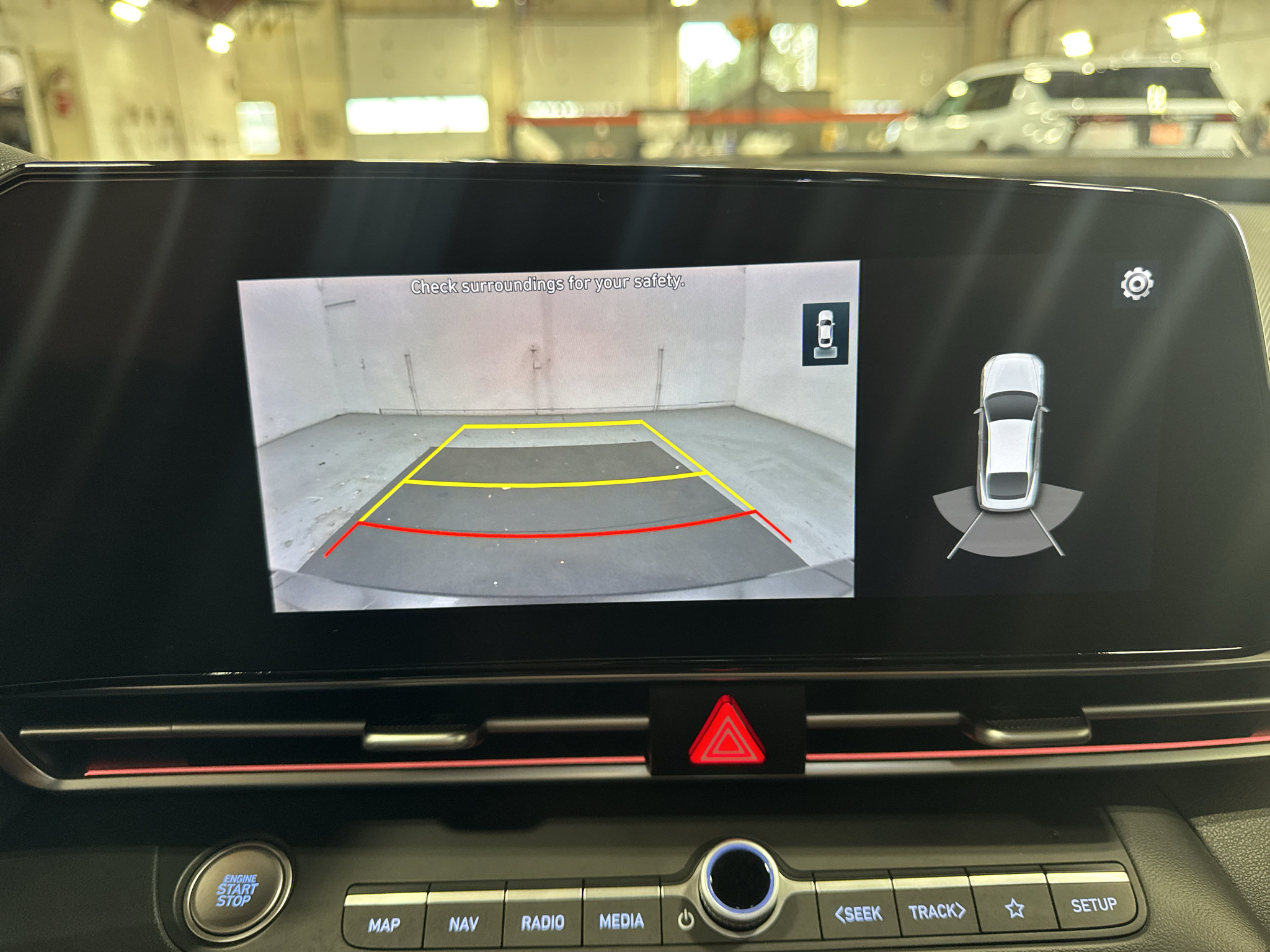 Used 2022 Hyundai Elantra Limited w/ Preferred Accessory Package FWD image 9