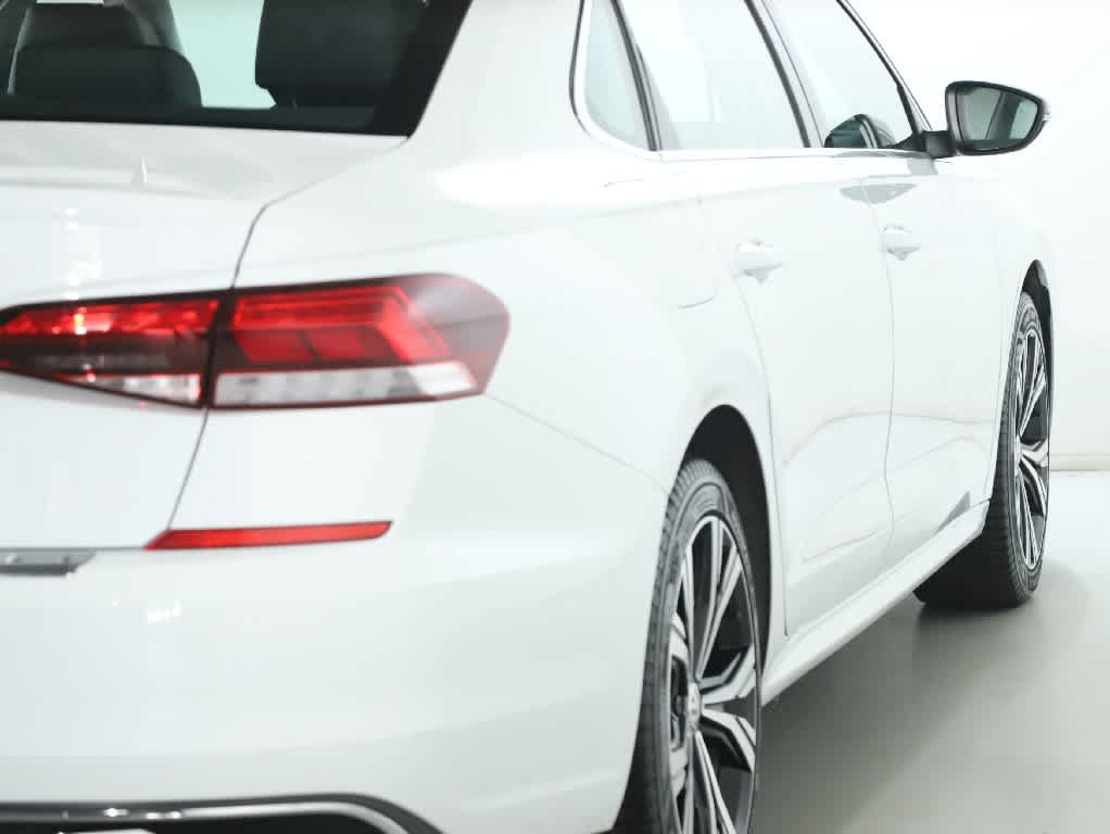Certified 2022 Volkswagen Passat 2.0T SE FWD image 45