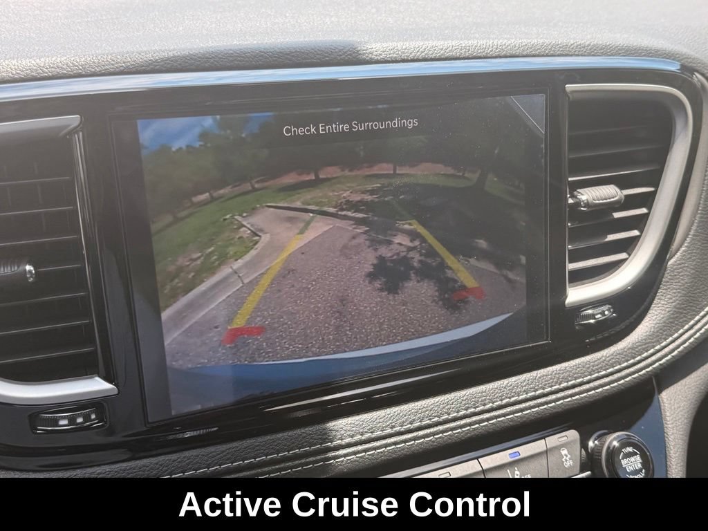New 2027 Chrysler Pacifica Limited FWD image 14