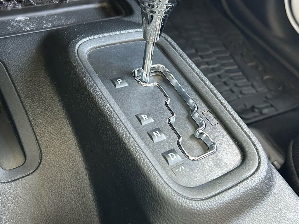 Certified 2017 Jeep Wrangler Unlimited Rubicon w/ Connectivity Group image 37