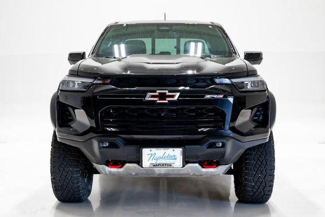 Used 2025 Chevrolet Colorado ZR2 w/ Midnight Edition AWD/4WD image 4