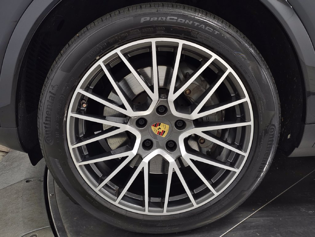 Used 2022 Porsche Cayenne S AWD/4WD image 12