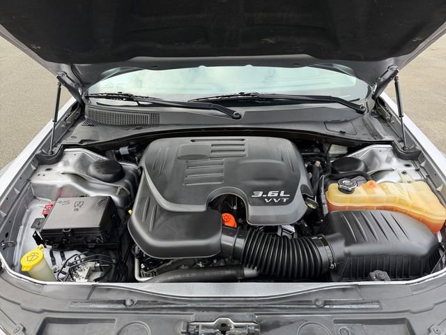 Used 2016 Chrysler 300 C image 39