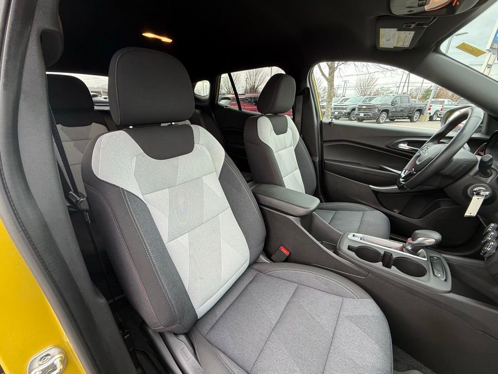 Used 2024 Chevrolet Trax RS w/ Driver Confidence Package image 25