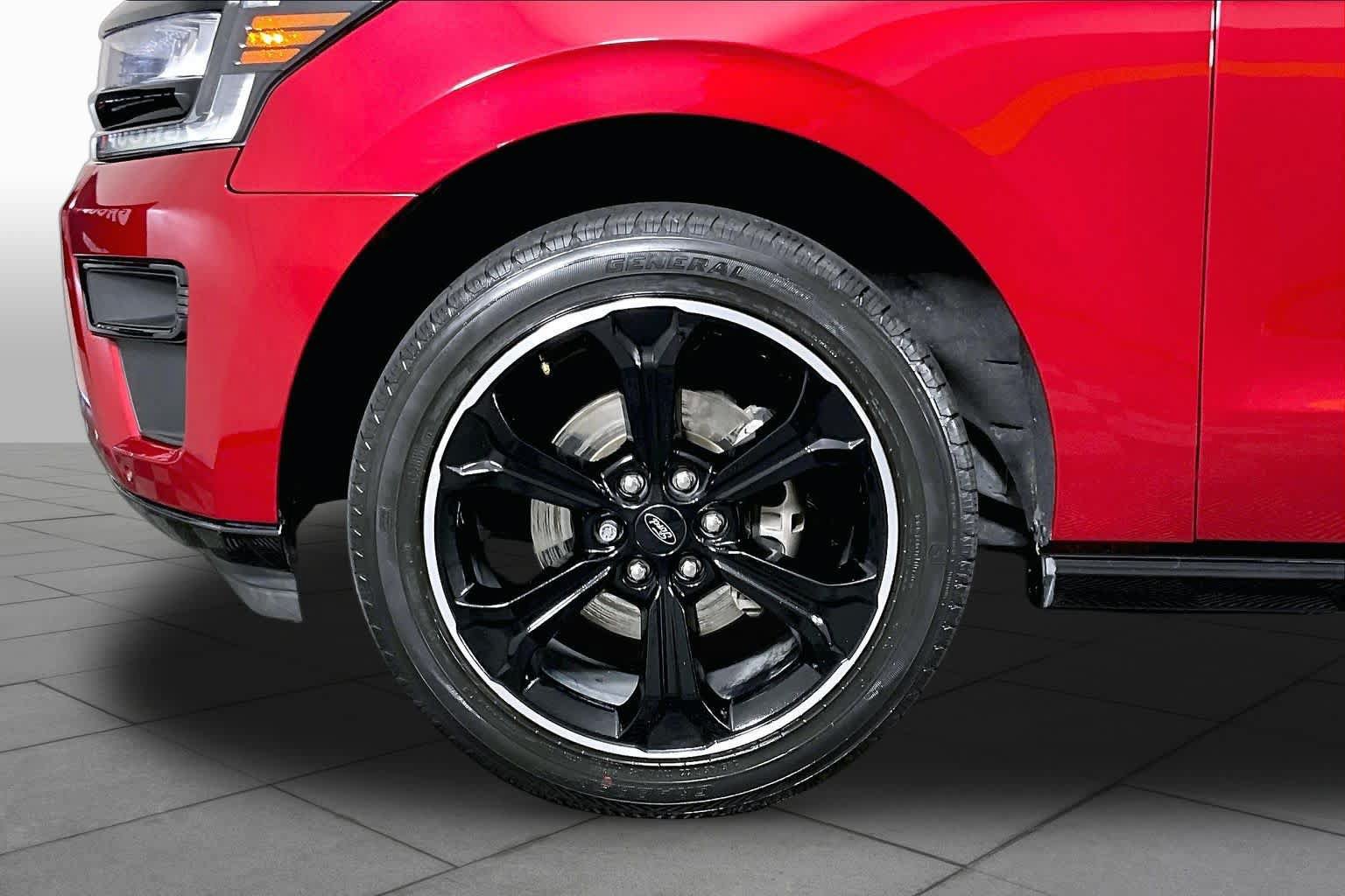 Used 2022 Ford Expedition Limited RWD image 9