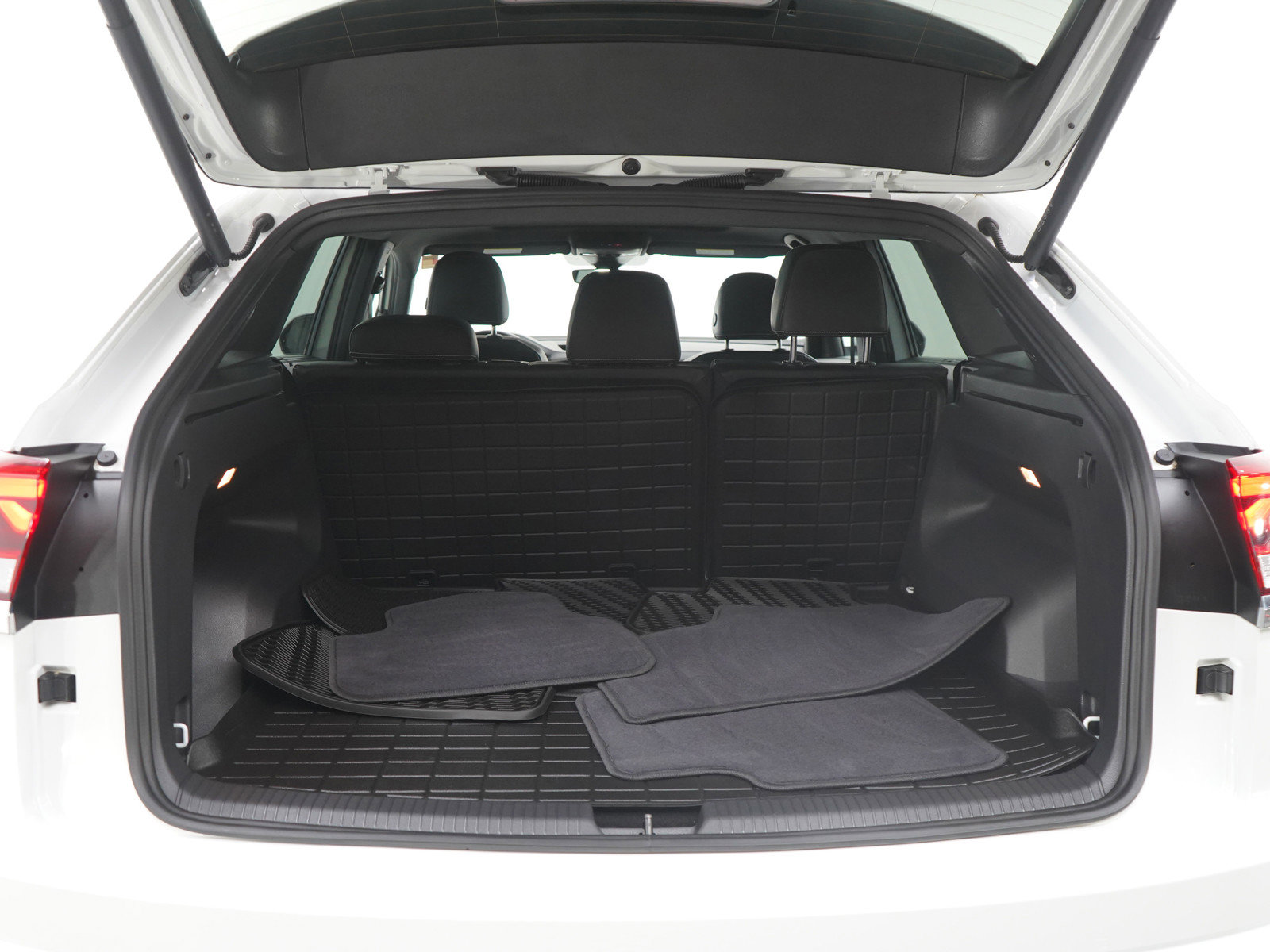 Used 2023 Volkswagen Atlas Cross Sport SEL Premium R-Line image 15