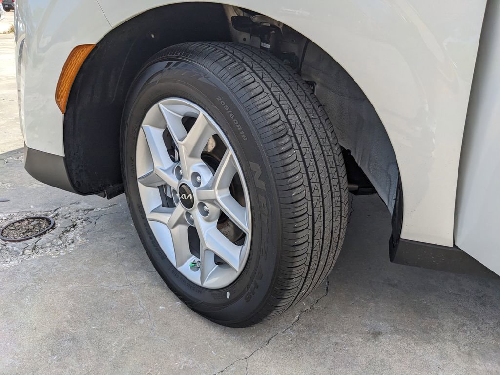 Certified 2025 Kia Soul LX image 39