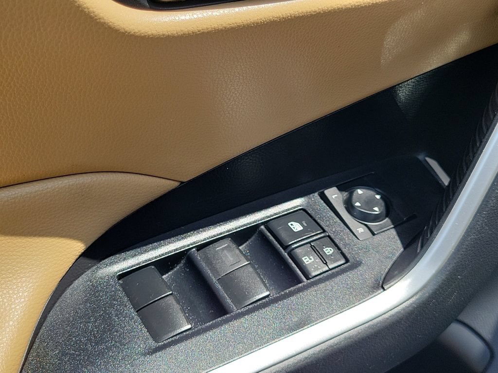 Used 2022 Toyota RAV4 LE FWD image 26