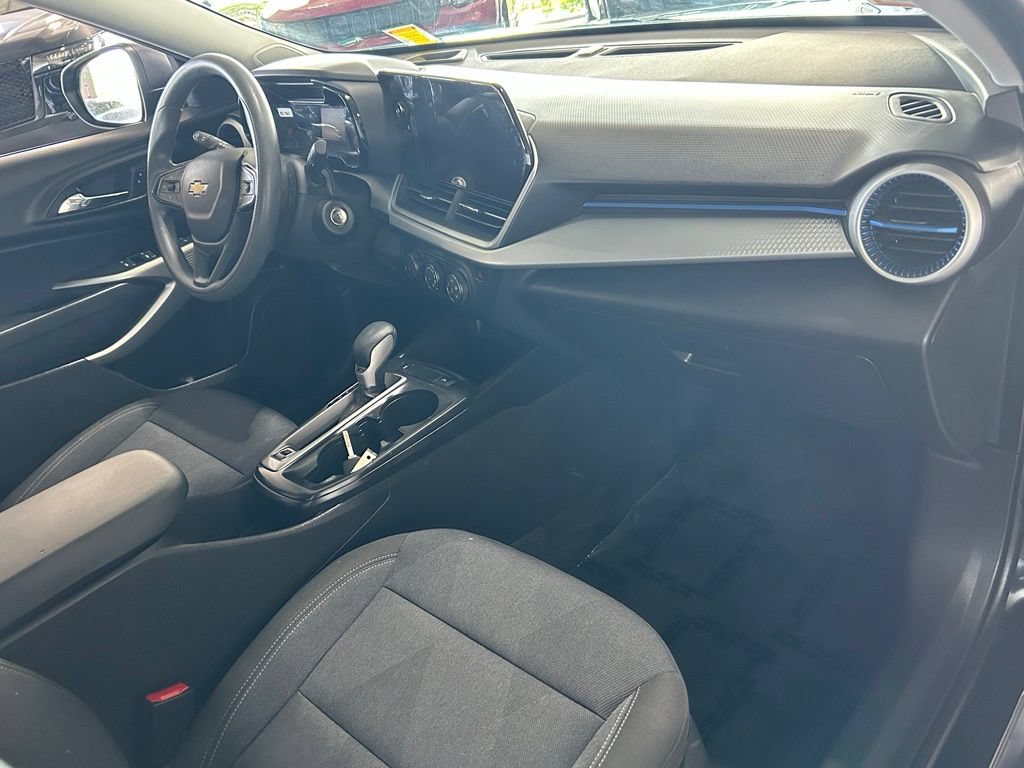 Used 2025 Chevrolet Trax LS FWD image 13