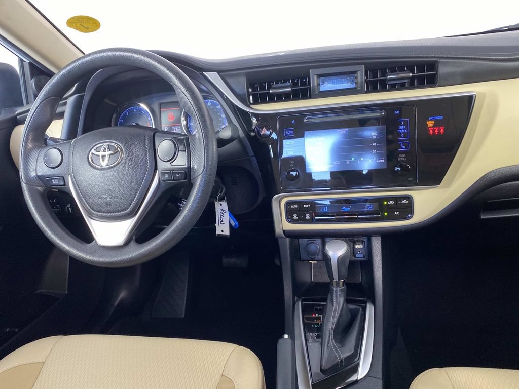 Used 2018 Toyota Corolla LE FWD image 13
